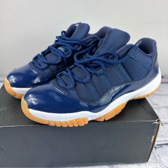 Air Jordan 11 Retro Low Navy Gum Size 11.5 - Picture 2 of 12